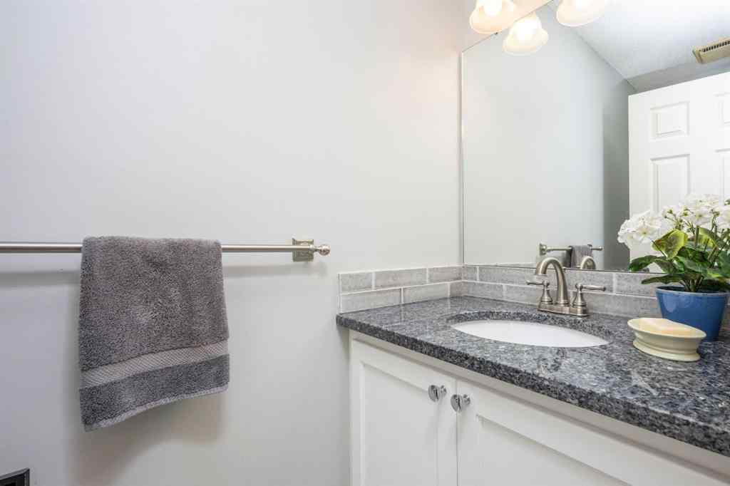 MLS® A2255272 - 4 Beddington Way NE in Beddington Heights Calgary, Residential