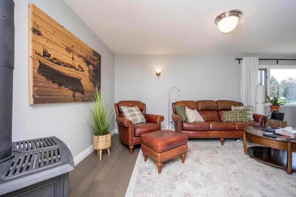 MLS® A2255272 - 4 Beddington Way NE in Beddington Heights Calgary, Residential