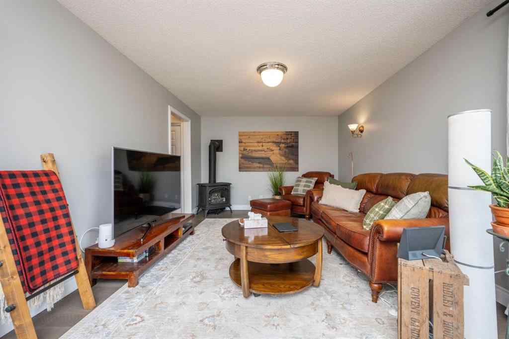 MLS® A2255272 - 4 Beddington Way NE in Beddington Heights Calgary, Residential
