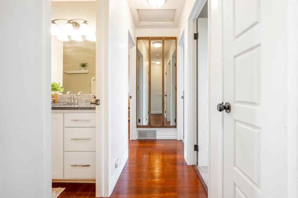 MLS® A2255272 - 4 Beddington Way NE in Beddington Heights Calgary, Residential
