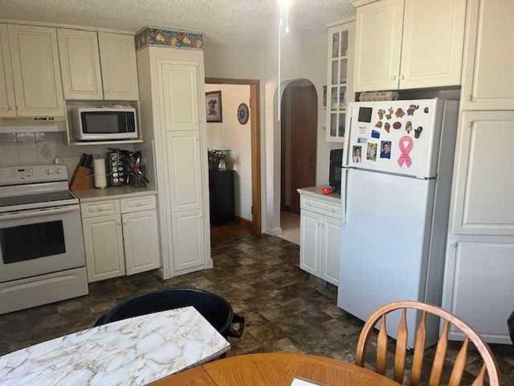MLS® A2255284 - 333 9 Street SW in SW Hill Medicine Hat, Residential