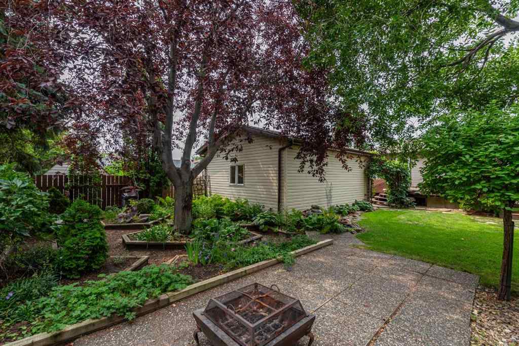 MLS® A2255285 - 3805 57 Avenue  in Southridge Lloydminster, Residential