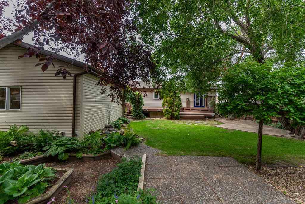 MLS® A2255285 - 3805 57 Avenue  in Southridge Lloydminster, Residential