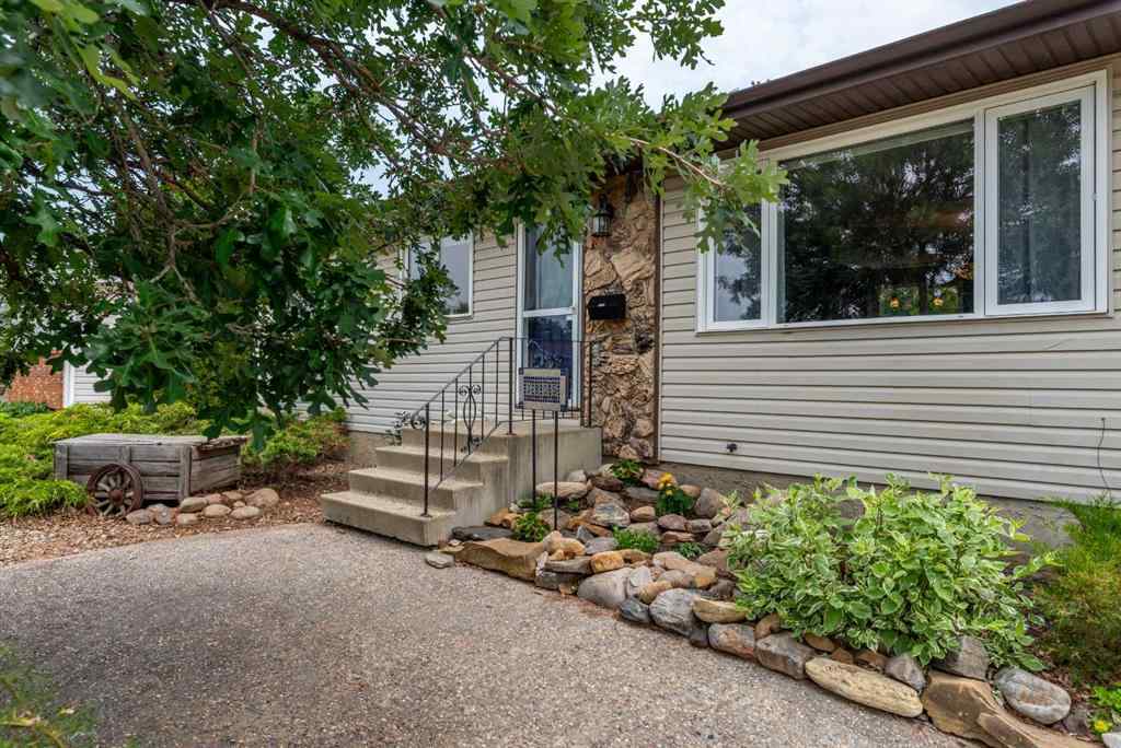 MLS® A2255285 - 3805 57 Avenue  in Southridge Lloydminster, Residential