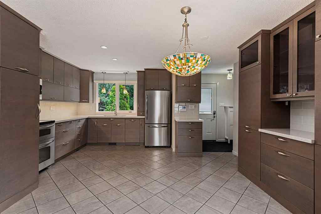 MLS® A2255285 - 3805 57 Avenue  in Southridge Lloydminster, Residential