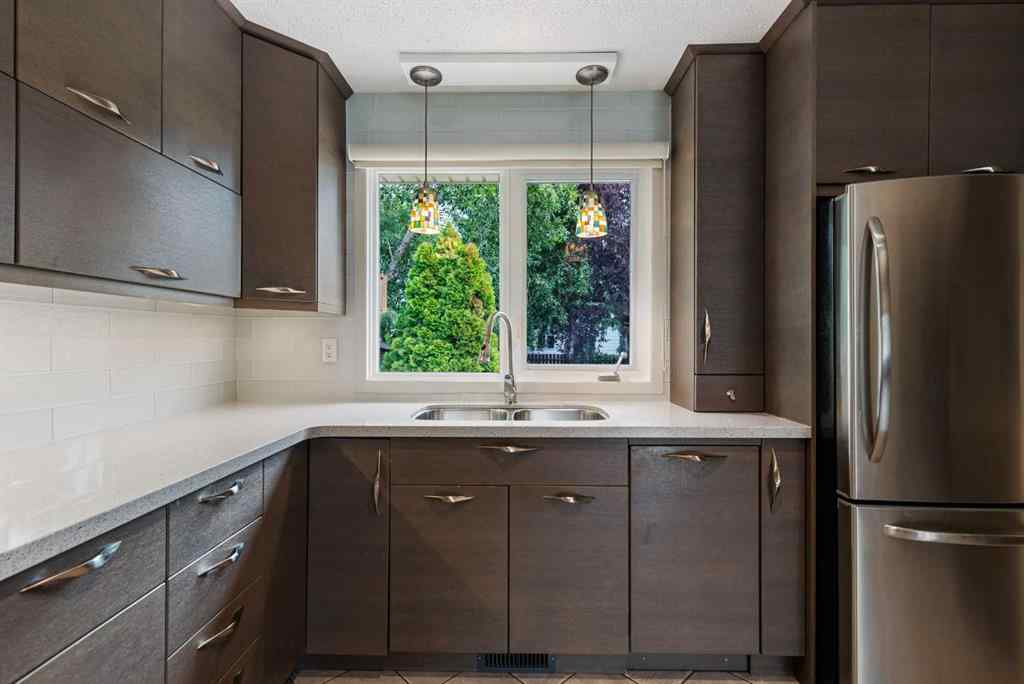 MLS® A2255285 - 3805 57 Avenue  in Southridge Lloydminster, Residential