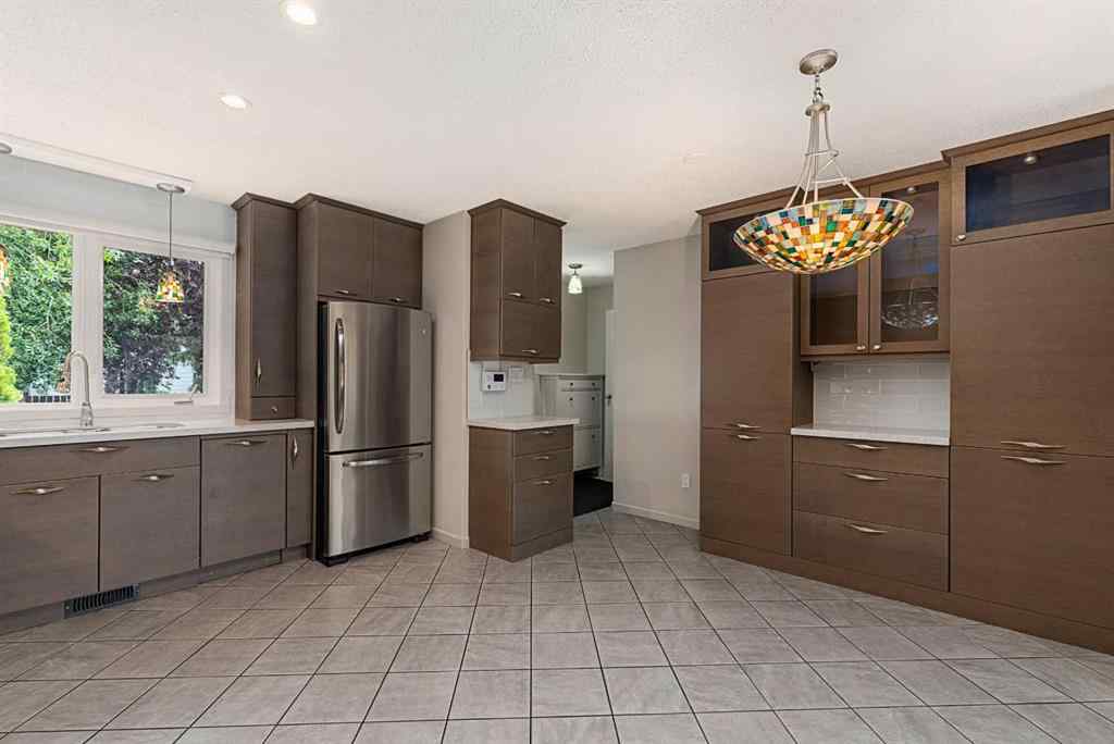 MLS® A2255285 - 3805 57 Avenue  in Southridge Lloydminster, Residential