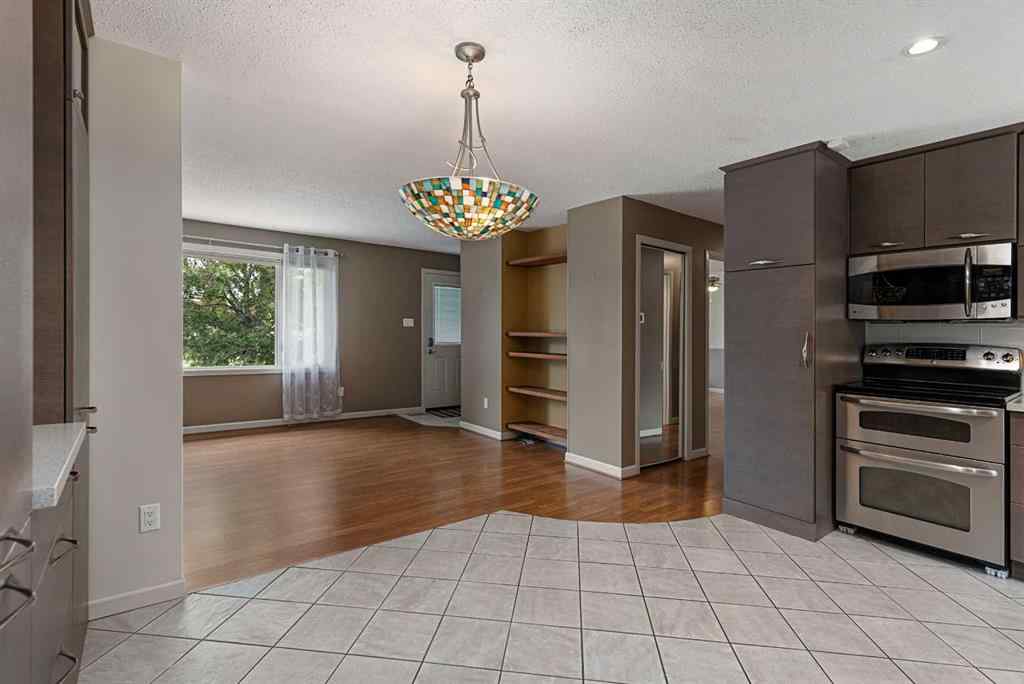 MLS® A2255285 - 3805 57 Avenue  in Southridge Lloydminster, Residential