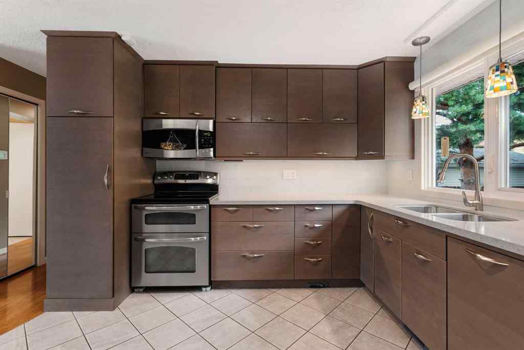 MLS® A2255285 - 3805 57 Avenue  in Southridge Lloydminster, Residential