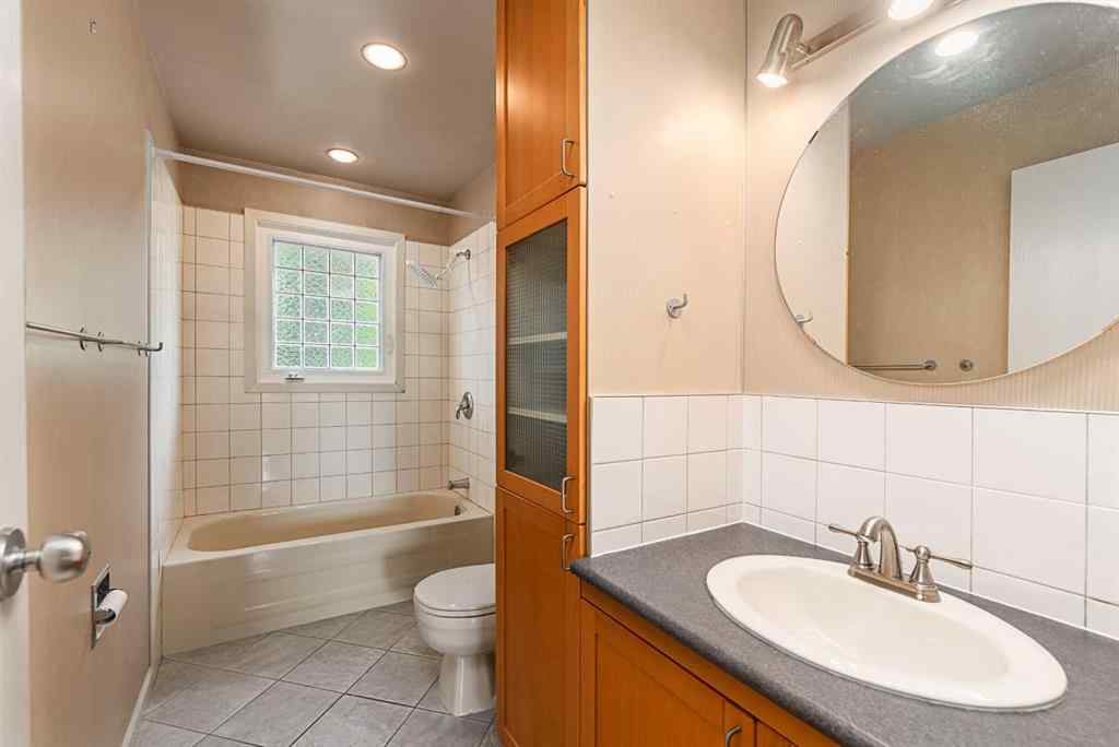 MLS® A2255285 - 3805 57 Avenue  in Southridge Lloydminster, Residential