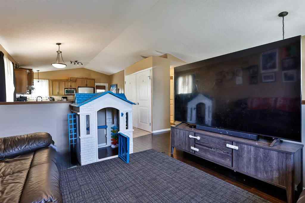 MLS® A2255286 - 122 Tartan Boulevard W in West Highlands Lethbridge, Residential