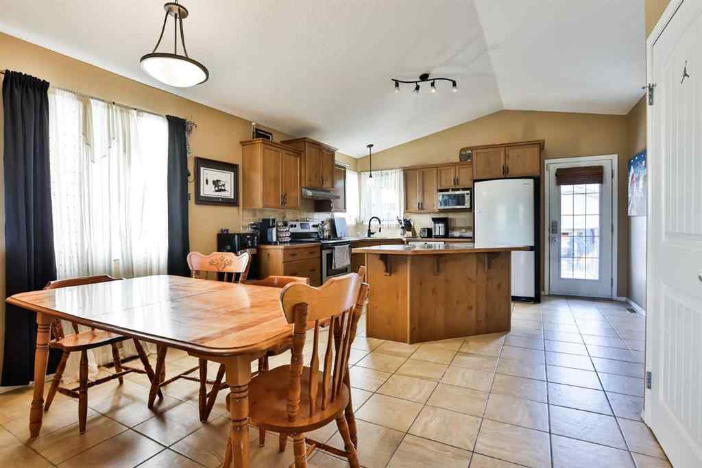 MLS® A2255286 - 122 Tartan Boulevard W in West Highlands Lethbridge, Residential