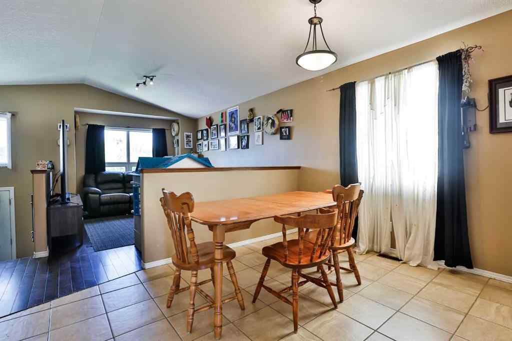MLS® A2255286 - 122 Tartan Boulevard W in West Highlands Lethbridge, Residential