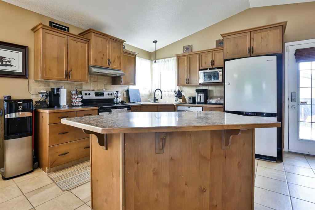 MLS® A2255286 - 122 Tartan Boulevard W in West Highlands Lethbridge, Residential