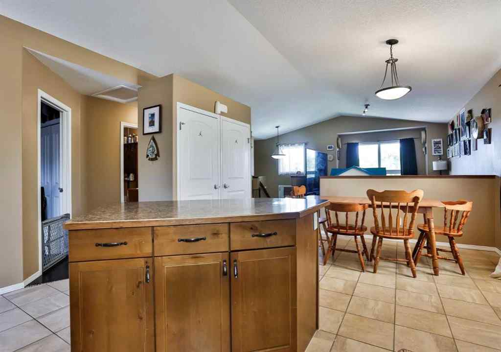 MLS® A2255286 - 122 Tartan Boulevard W in West Highlands Lethbridge, Residential