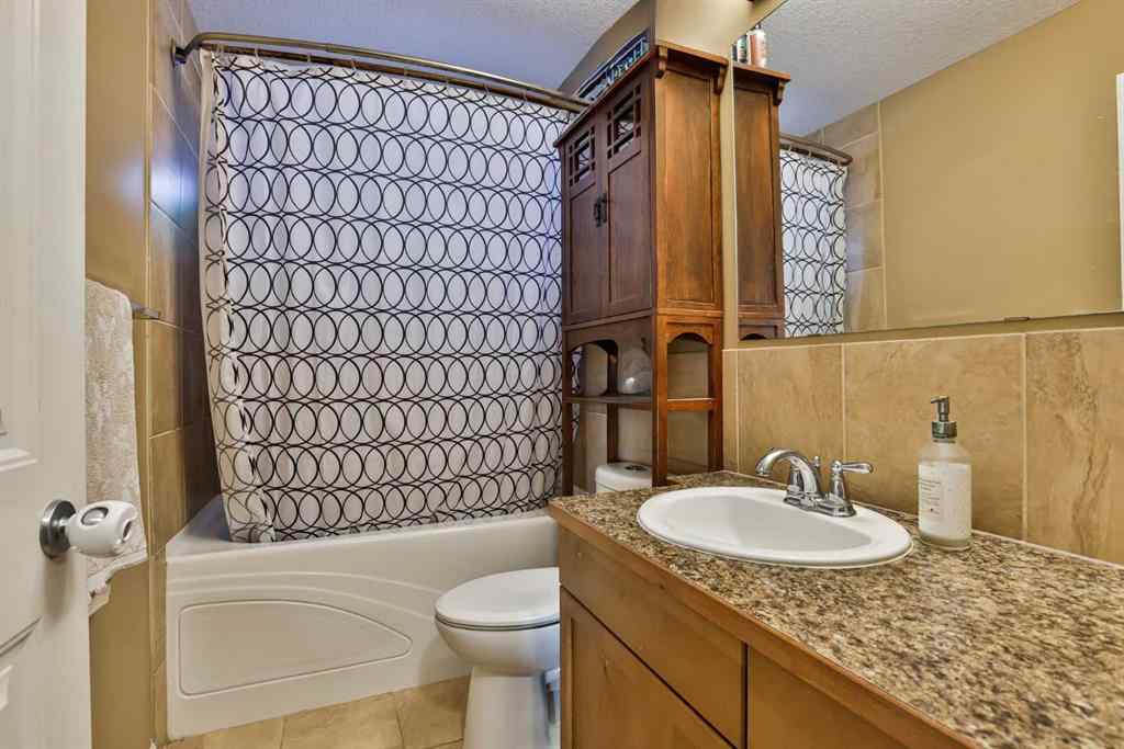 MLS® A2255286 - 122 Tartan Boulevard W in West Highlands Lethbridge, Residential