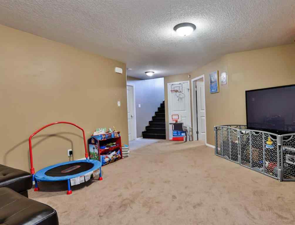 MLS® A2255286 - 122 Tartan Boulevard W in West Highlands Lethbridge, Residential