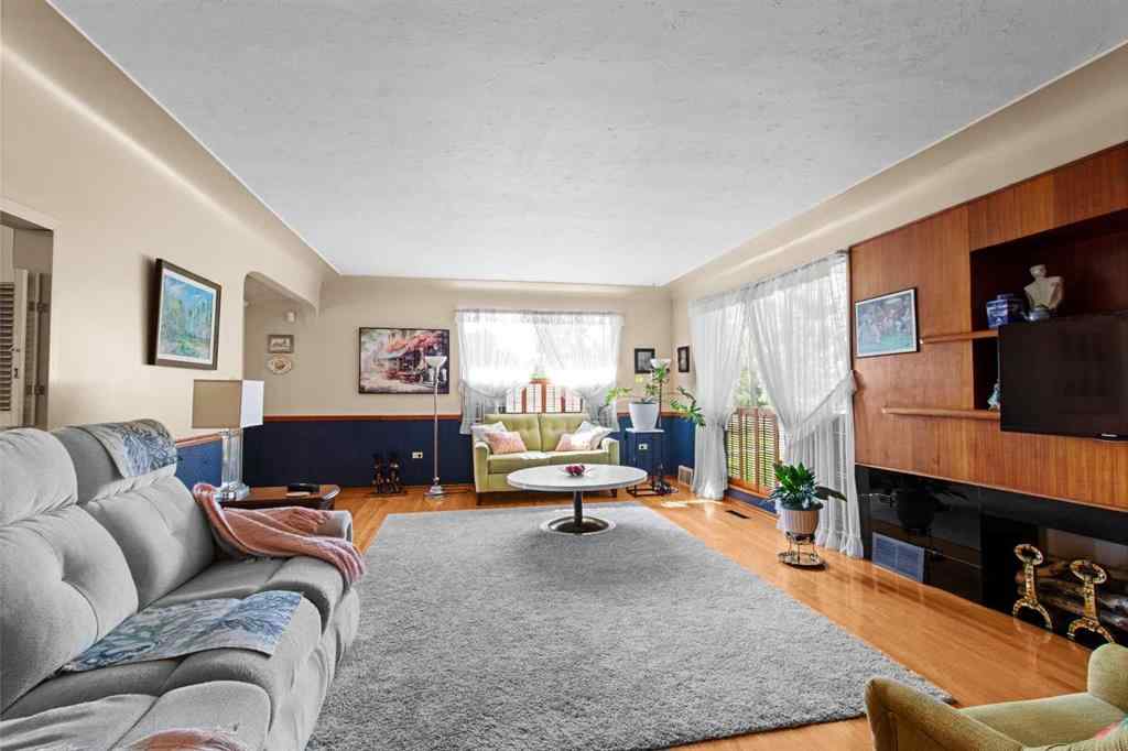 MLS® A2255288 - 5825 45 Avenue  in Waskasoo Red Deer, Residential