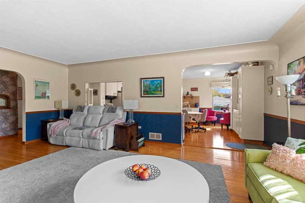 MLS® A2255288 - 5825 45 Avenue  in Waskasoo Red Deer, Residential