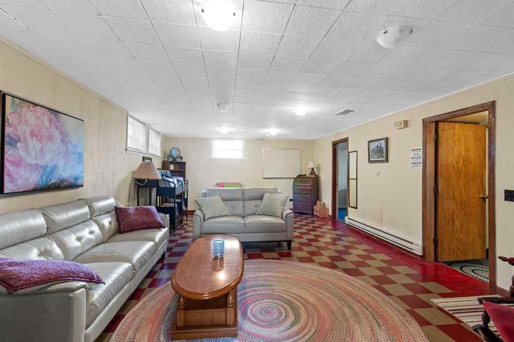 MLS® A2255288 - 5825 45 Avenue  in Waskasoo Red Deer, Residential