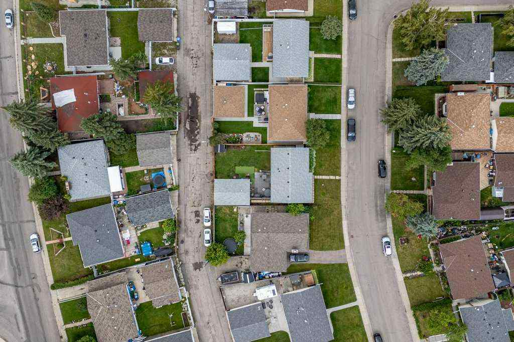 MLS® A2255289 - 5127 Marian Road NE in Marlborough Calgary, Residential