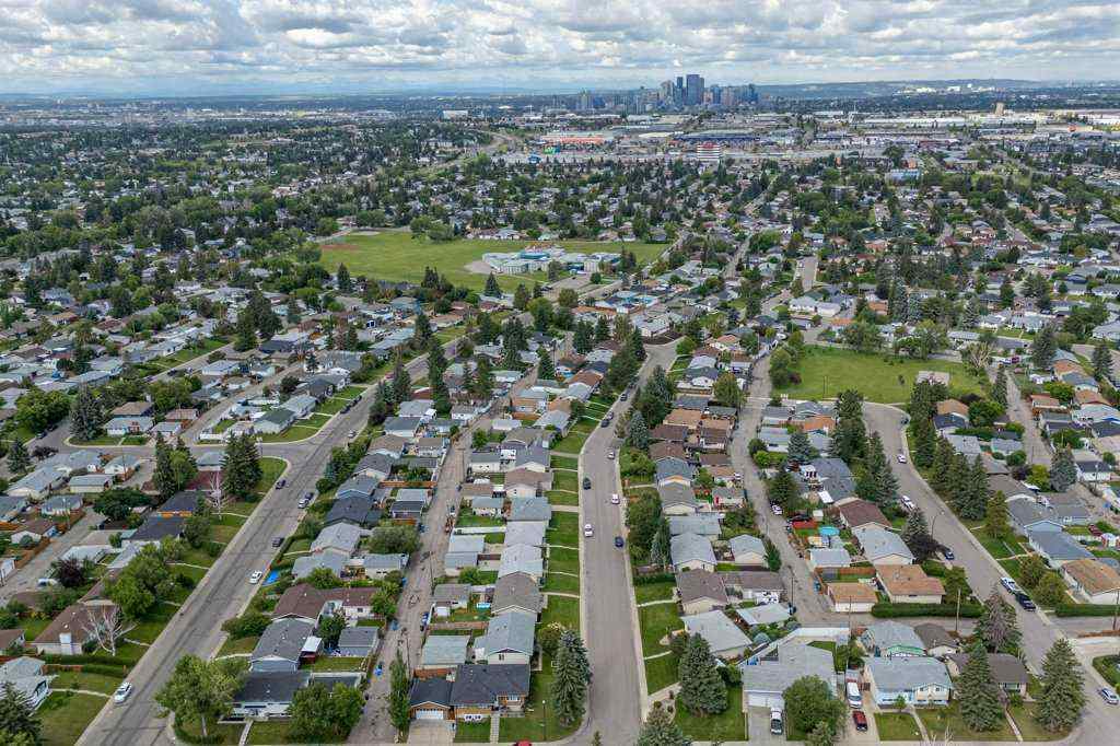 MLS® A2255289 - 5127 Marian Road NE in Marlborough Calgary, Residential