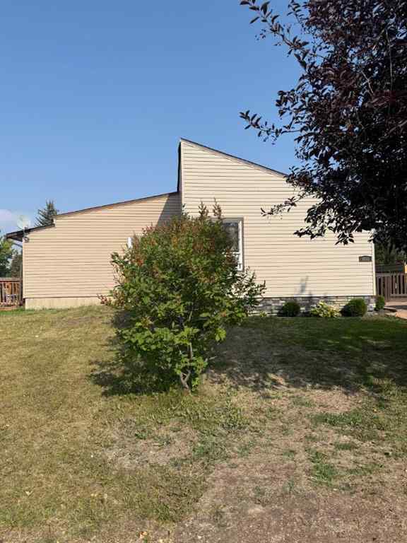MLS® A2255303 - 9852 72 Avenue  in South Patterson Place Grande Prairie, Residential