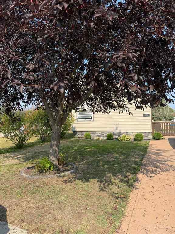MLS® A2255303 - 9852 72 Avenue  in South Patterson Place Grande Prairie, Residential