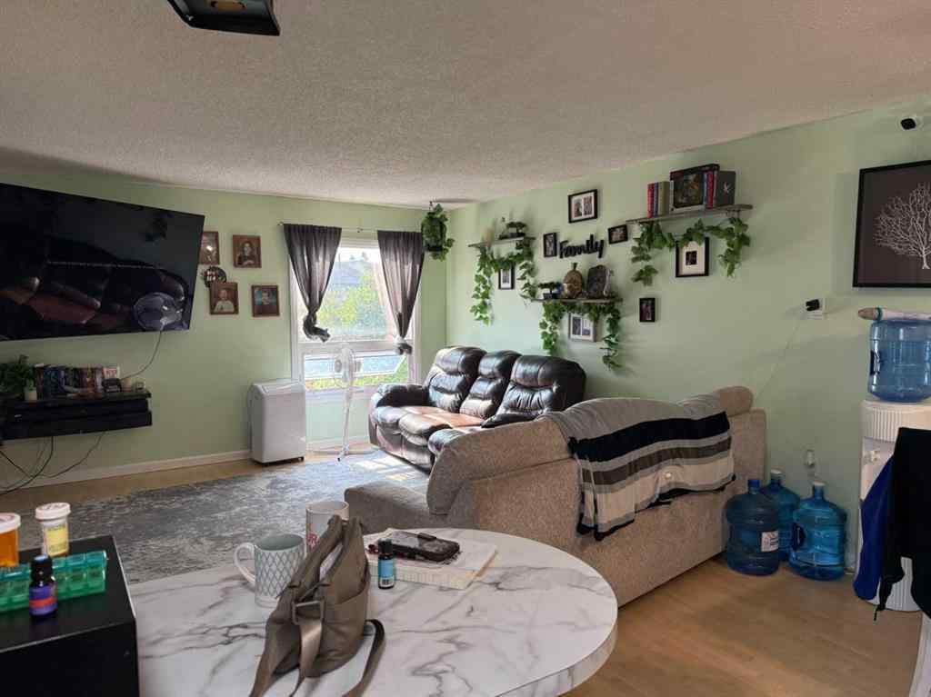 MLS® A2255303 - 9852 72 Avenue  in South Patterson Place Grande Prairie, Residential