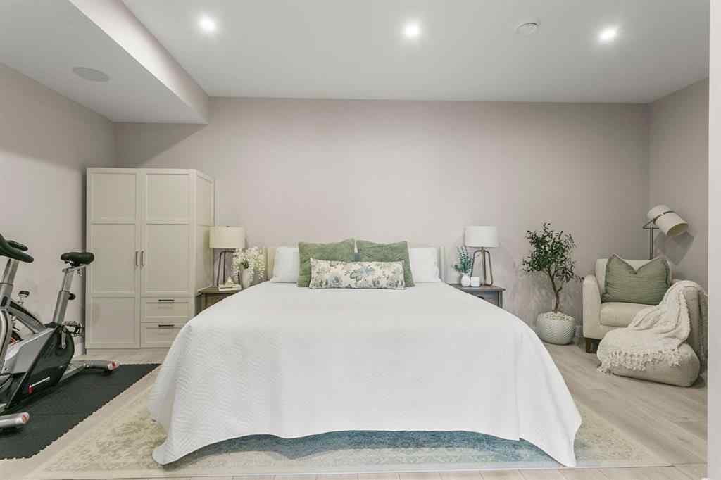 MLS® A2255307 - 3096 85 Street SW in Springbank Hill Calgary, Residential