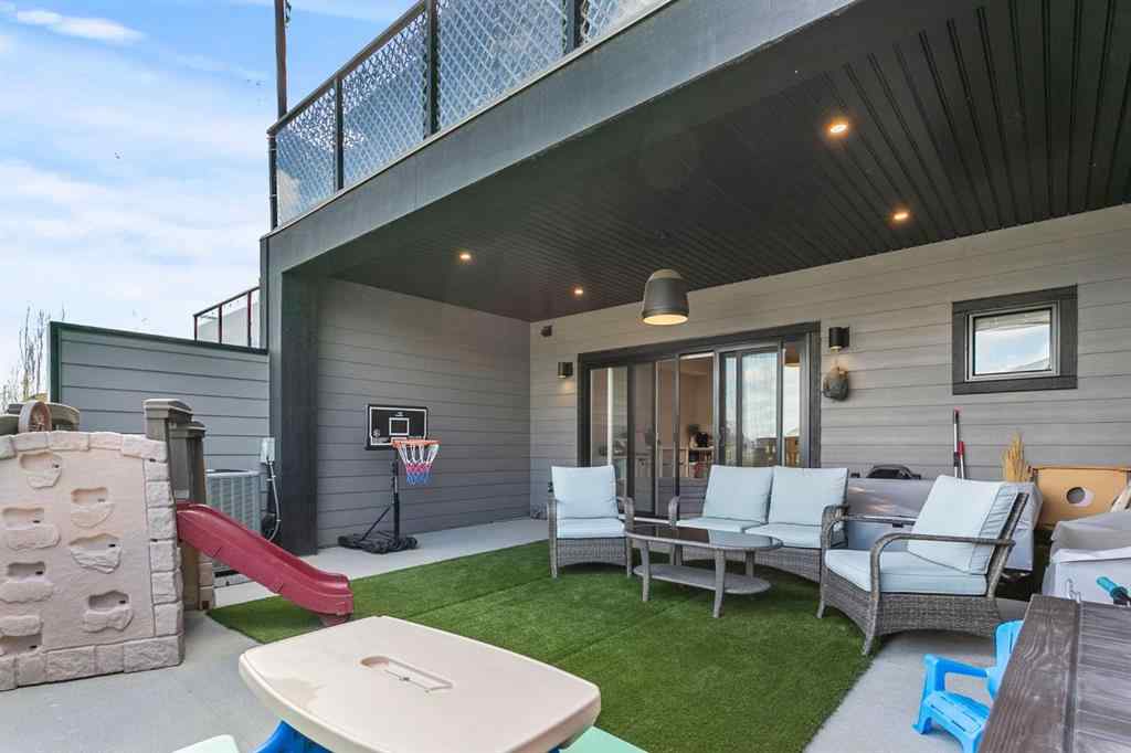 MLS® A2255307 - 3096 85 Street SW in Springbank Hill Calgary, Residential