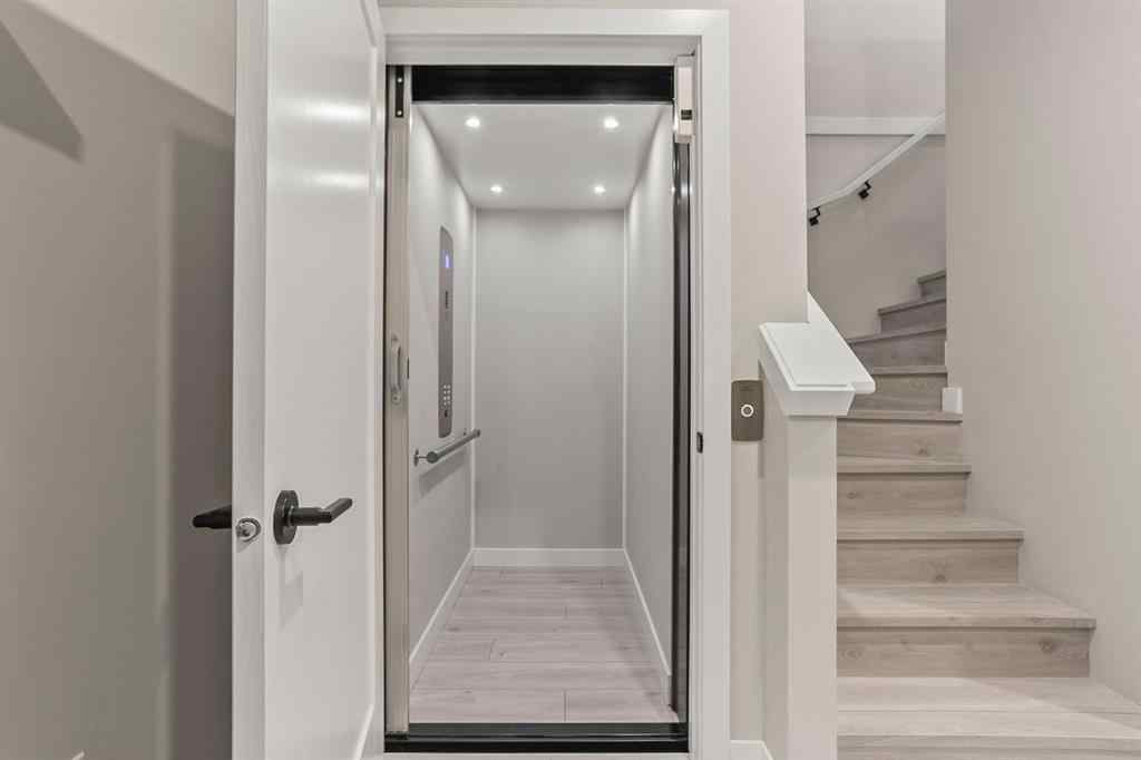 MLS® A2255307 - 3096 85 Street SW in Springbank Hill Calgary, Residential