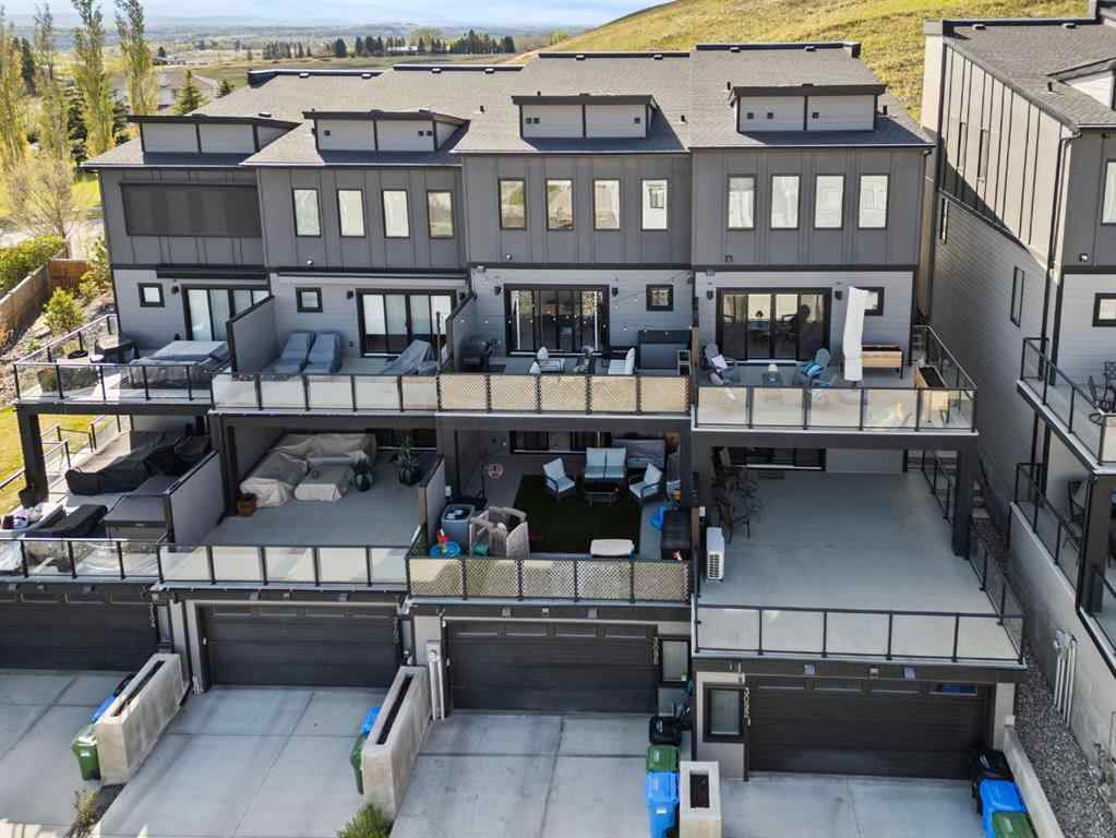MLS® A2255307 - 3096 85 Street SW in Springbank Hill Calgary, Residential