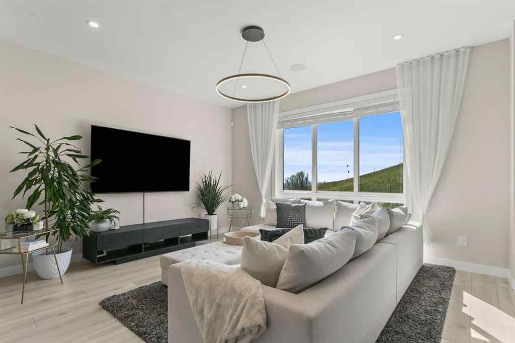 MLS® A2255307 - 3096 85 Street SW in Springbank Hill Calgary, Residential