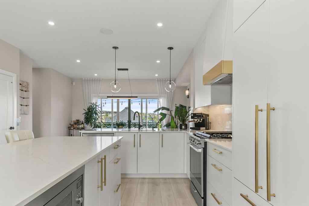 MLS® A2255307 - 3096 85 Street SW in Springbank Hill Calgary, Residential