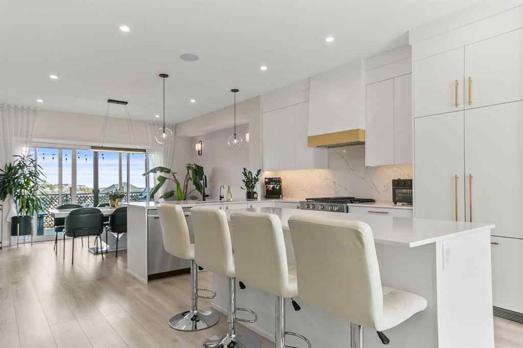 MLS® A2255307 - 3096 85 Street SW in Springbank Hill Calgary, Residential