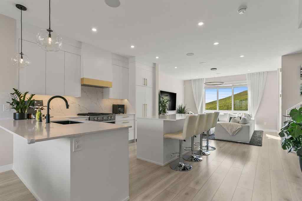 MLS® A2255307 - 3096 85 Street SW in Springbank Hill Calgary, Residential