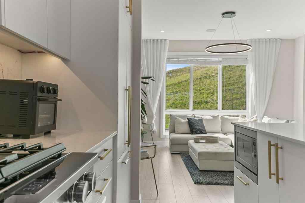 MLS® A2255307 - 3096 85 Street SW in Springbank Hill Calgary, Residential