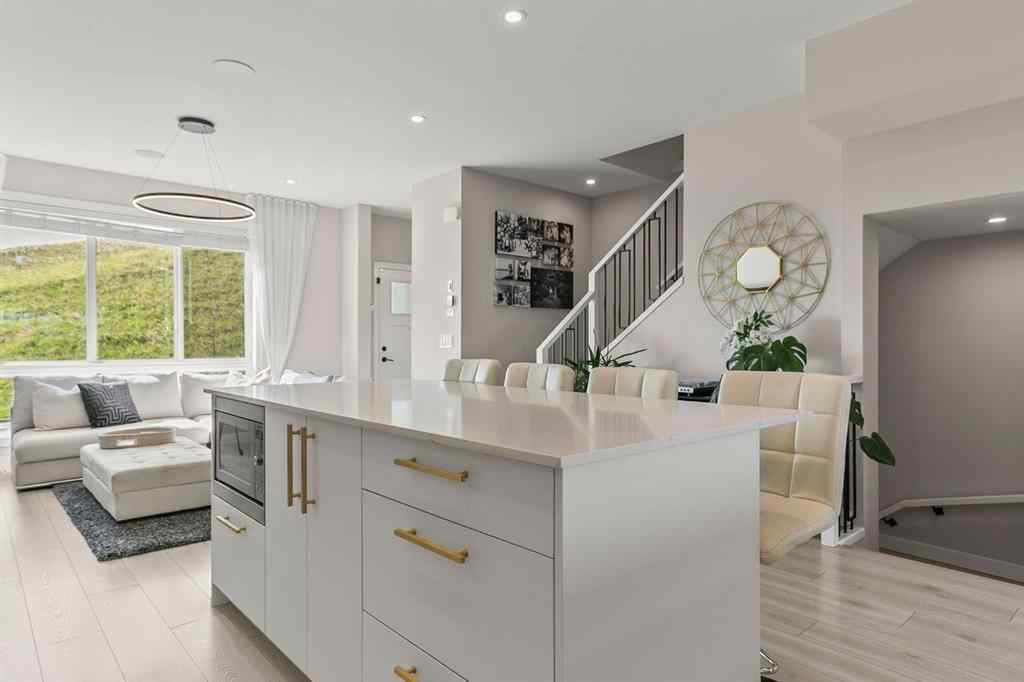 MLS® A2255307 - 3096 85 Street SW in Springbank Hill Calgary, Residential