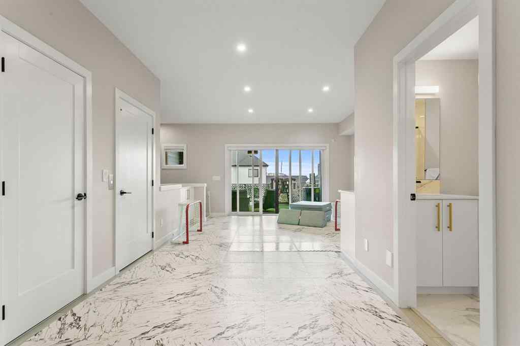 MLS® A2255307 - 3096 85 Street SW in Springbank Hill Calgary, Residential