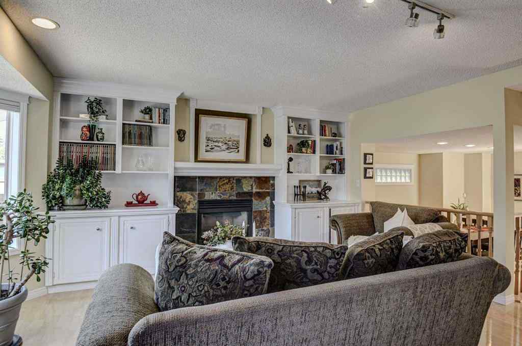 MLS® A2255327 - 4513 16 Street SW in Altadore Calgary, Residential