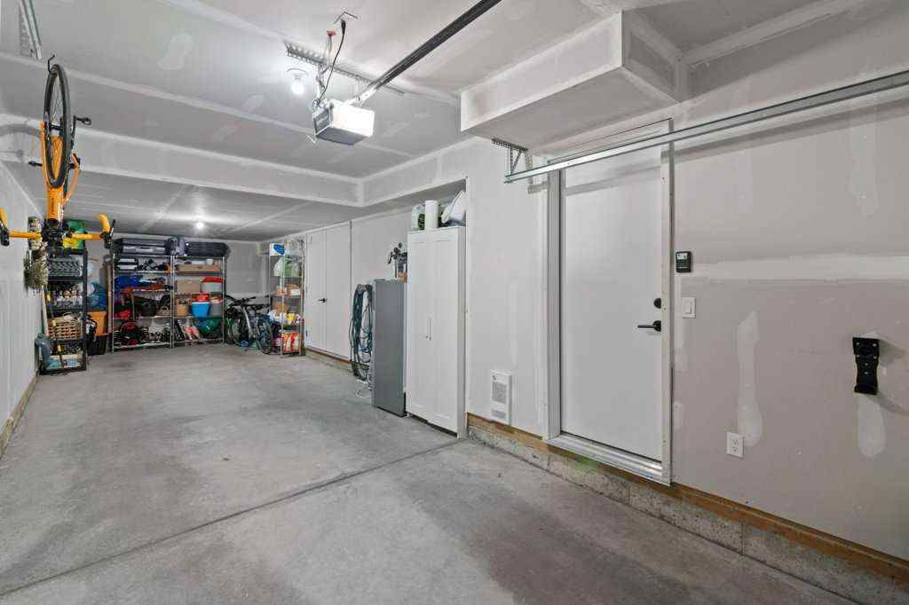 MLS® A2255339 - 40 Spring Willow Close SW in Springbank Hill Calgary, Residential