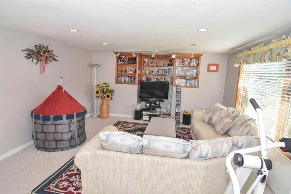 MLS® A2255348 - 107 Hampshire Close NW in Hamptons Calgary, Residential