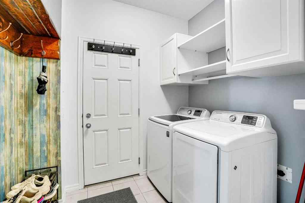 MLS® A2255362 - 121 magenta Crescent  in Rainbow Falls Chestermere, Residential