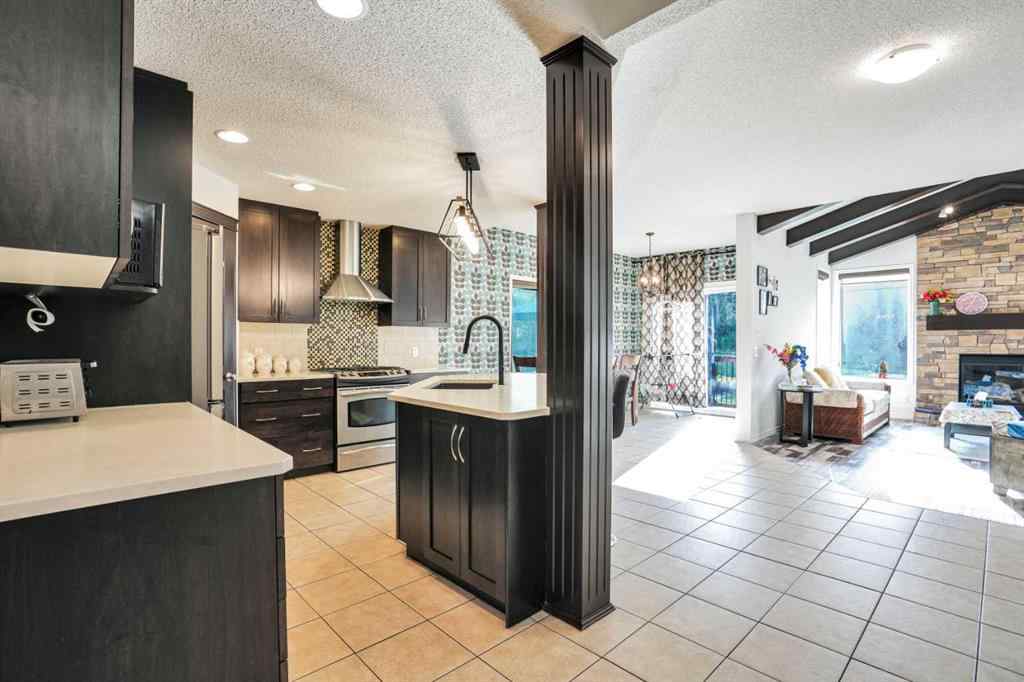 MLS® A2255362 - 121 magenta Crescent  in Rainbow Falls Chestermere, Residential