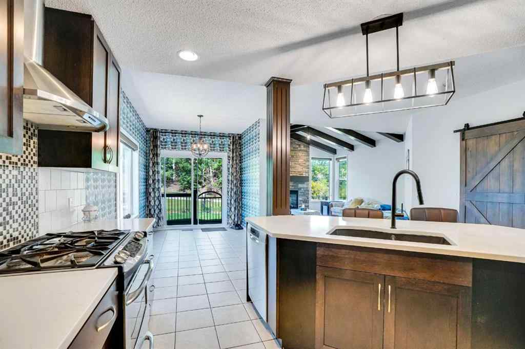 MLS® A2255362 - 121 magenta Crescent  in Rainbow Falls Chestermere, Residential