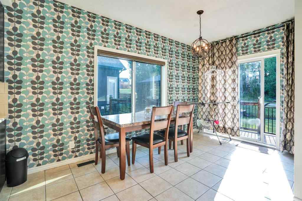 MLS® A2255362 - 121 magenta Crescent  in Rainbow Falls Chestermere, Residential