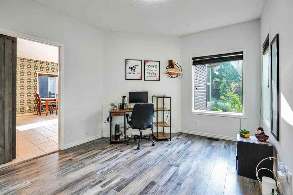 MLS® A2255362 - 121 magenta Crescent  in Rainbow Falls Chestermere, Residential