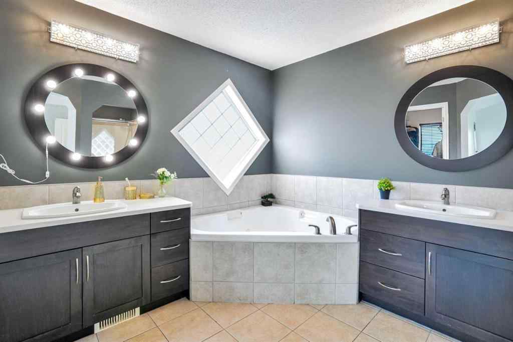 MLS® A2255362 - 121 magenta Crescent  in Rainbow Falls Chestermere, Residential