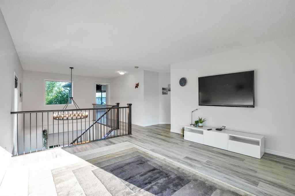 MLS® A2255362 - 121 magenta Crescent  in Rainbow Falls Chestermere, Residential